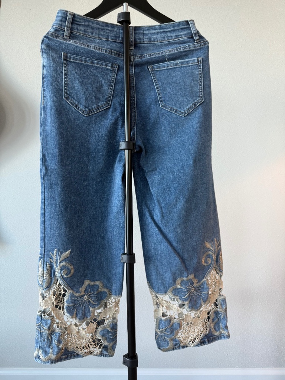 Embellished embroidery jeans